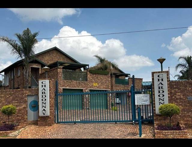 2 BEDROOM TOWNHOUSE FOR SALE IN HIGHVELD